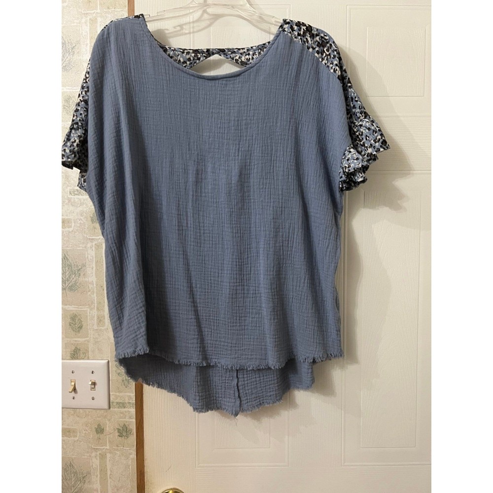 Women’s Umgee Top size Medium